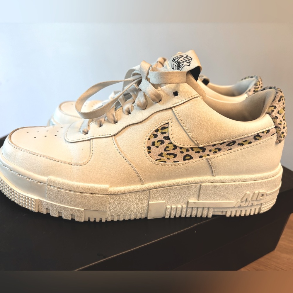 Women’s Air Force One Pixel SE
